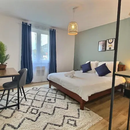 Hébergement de vacances Superbe * Maison Moderne * Proche Centre * Parking Prive *