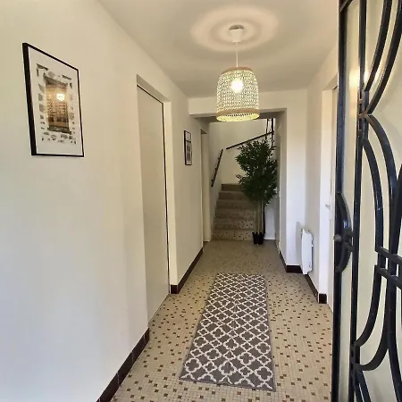 Hébergement de vacances Superbe * Maison Moderne * Proche Centre * Parking Prive
